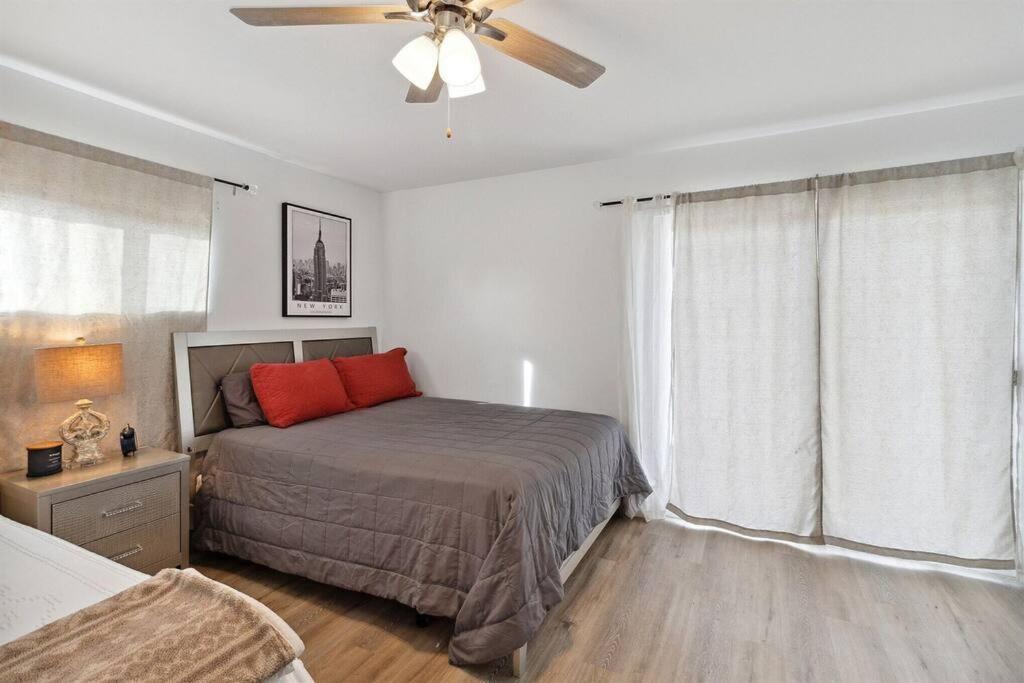 פאלמדייל Modern City Ranch 3 Bdrm Family Home Access By Dirt Road מראה חיצוני תמונה