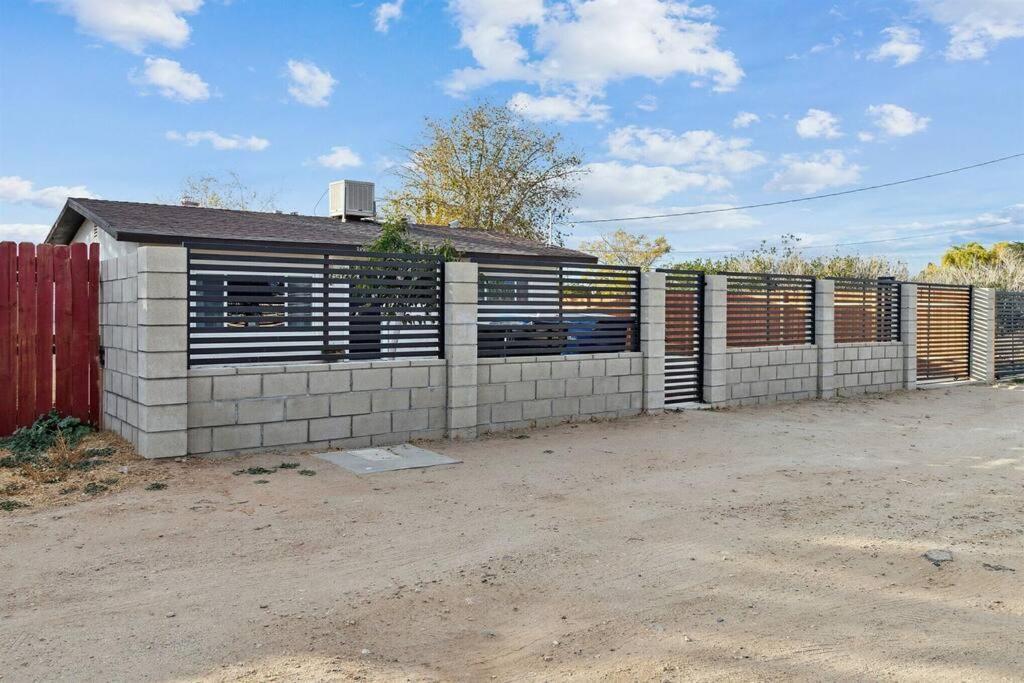 פאלמדייל Modern City Ranch 3 Bdrm Family Home Access By Dirt Road מראה חיצוני תמונה